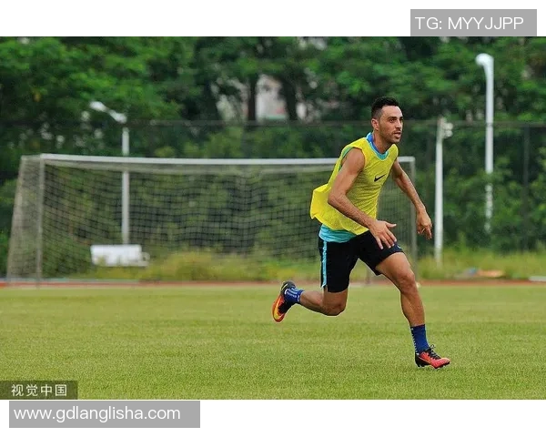 上海羽毛球队在选拔赛中以100分稳居积分榜首位展现强劲实力