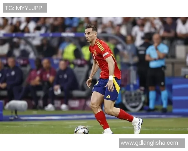 2号足球明星前锋的辉煌历程与未来展望解析